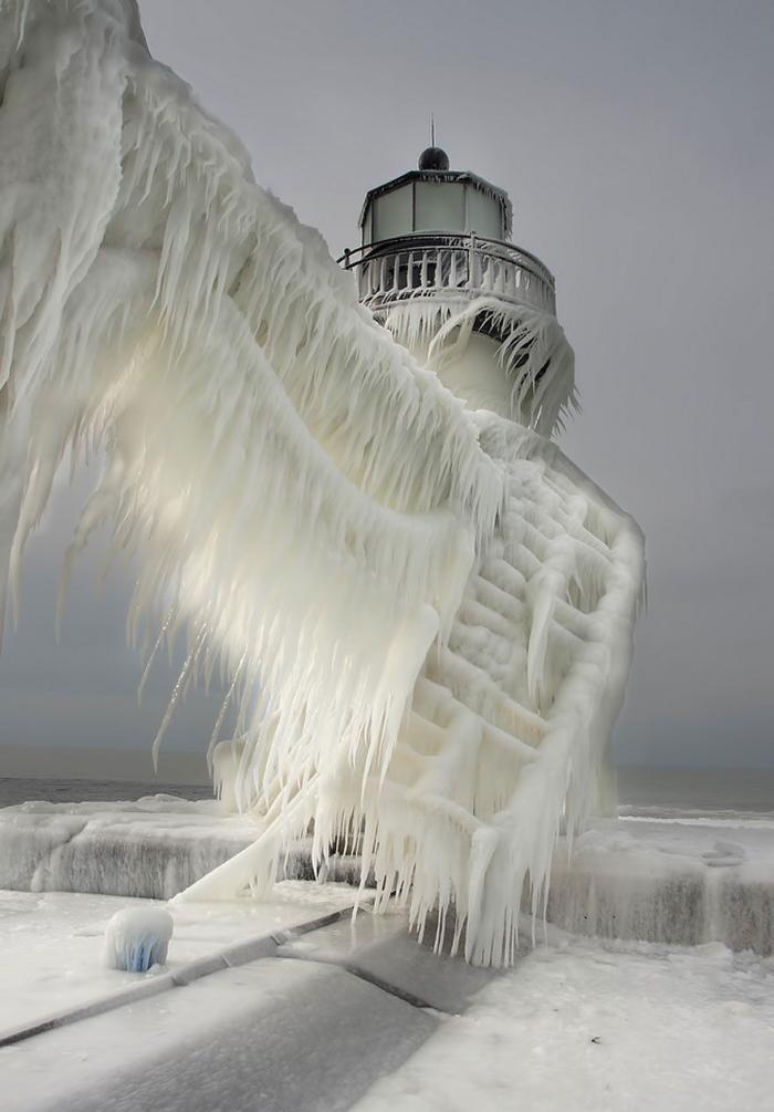25 потрясающих ледяных скульптур, созданные самой природой (33 фото)