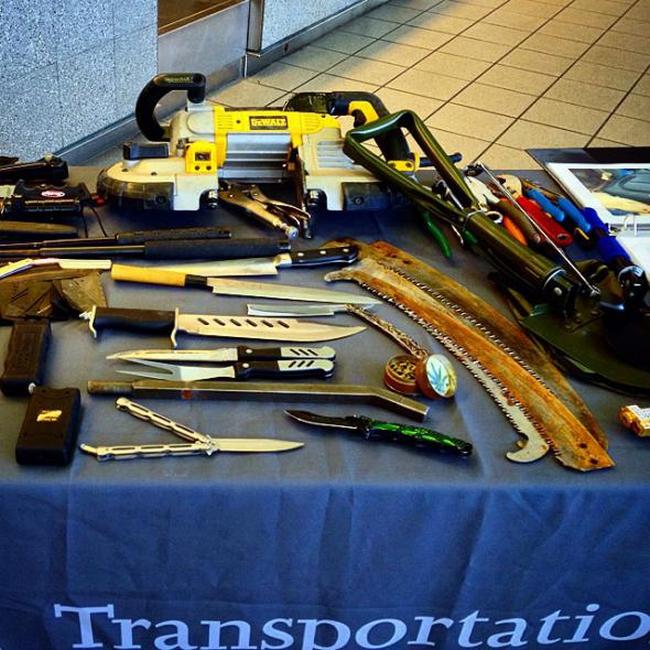 Запрещенные предметы, изъятые у пассажиров в аэропортах (25 фото)