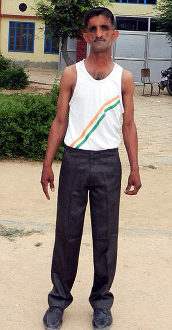 «резиновый человек» из Индии, побил собственный рекорд (6 фото)