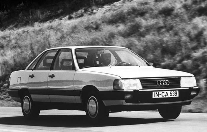 История флагманских седанов Audi (14 фото)