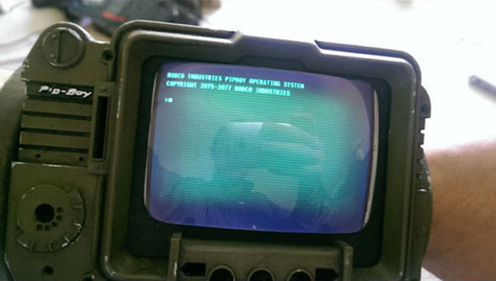 Фанат игры Fallout собрал работающую копию ассистента Pip-Boy 3000 (16 фото)