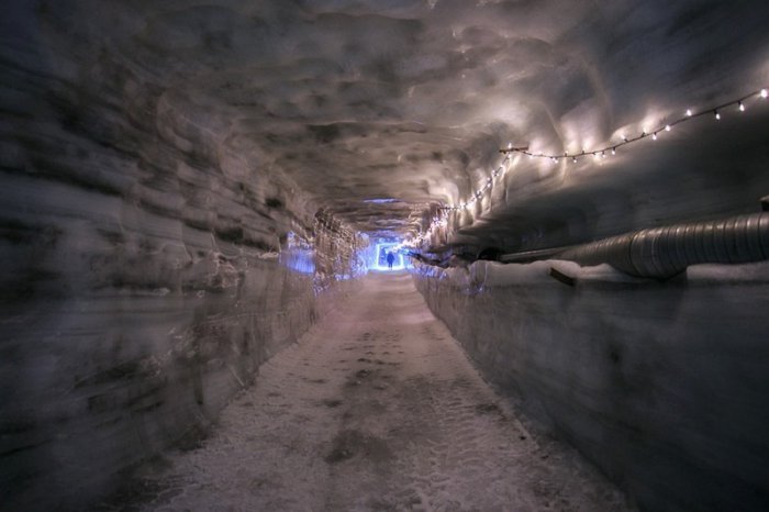 Самый большой в мире рукотворный ледяной туннель (10 фото)