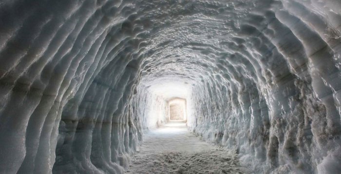 Самый большой в мире рукотворный ледяной туннель (10 фото)