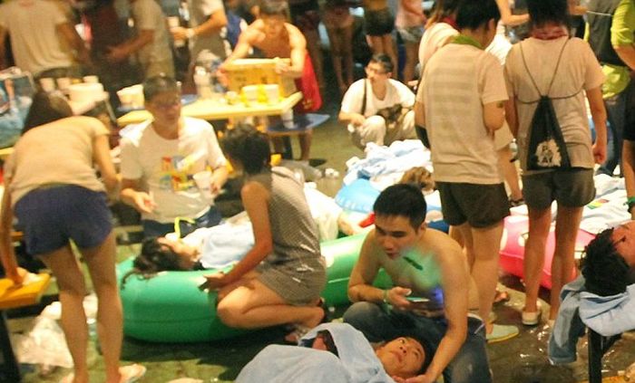Жертвами пожара и взрыва на дискотеке в Тайване стали более 500 человек (12 фото
