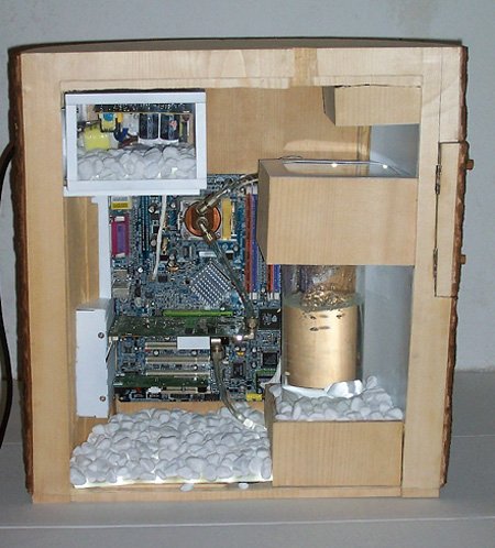 Деревянный компьютер (6 фото)