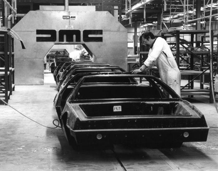 DeLorean DMC-12   (18 )