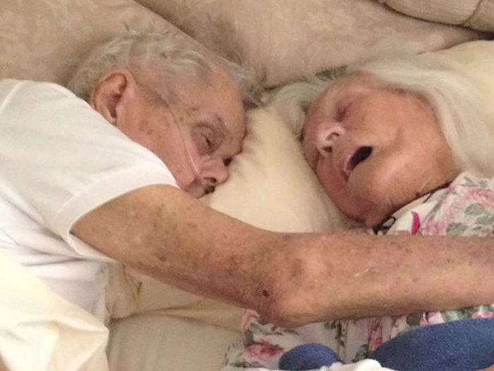 Пожилая американская пара скончалась в объятиях друг друга с разницей в пару минут (7 фото)