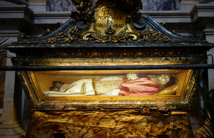 Нетленные тела в итальянских церквях (13 фото)