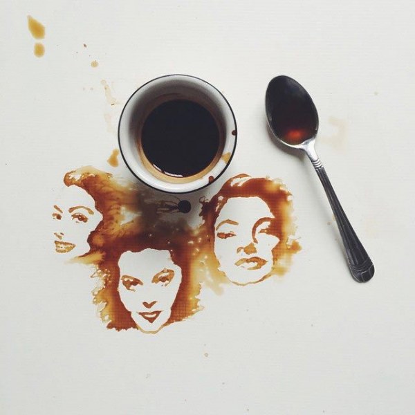 Превращение пролитого кофе в картины (24 работы)