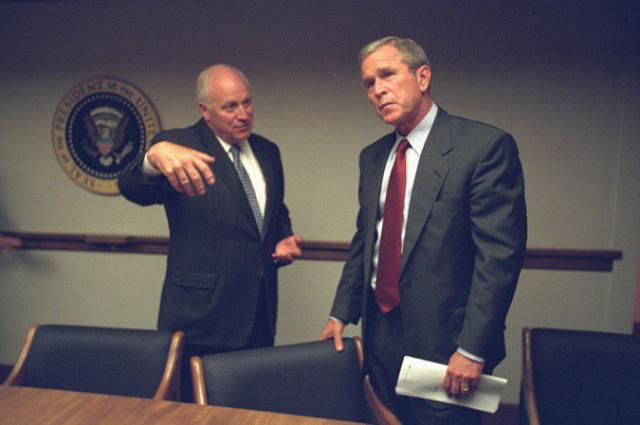 Реакция Джорджа Буша на теракт 11 сентября (4 фото)