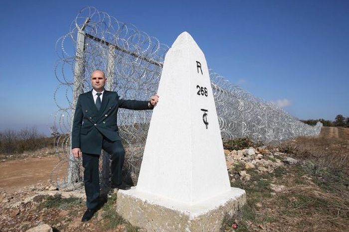 Неприступный забор на болгарско-турецкой границе (5 фото)