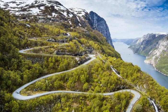 Гонка по серпантину Люсевейен в Норвегии (10 фото)