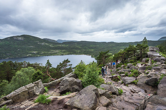 Восхождение на самую красивую гору Норвегии (21 фото)