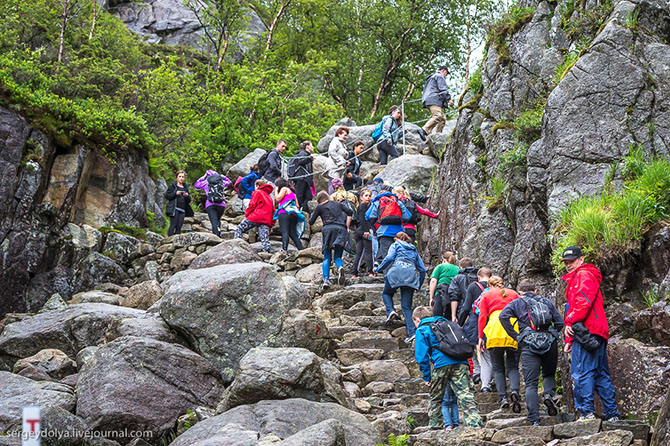 Восхождение на самую красивую гору Норвегии (21 фото)