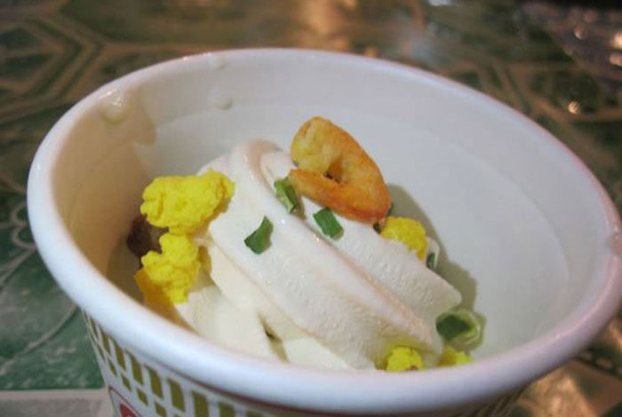 В Японии появилось мороженое с креветками, говядиной и яйцом (4 фото)