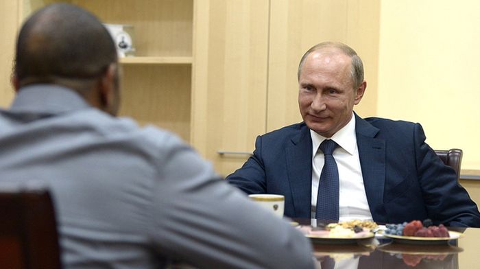 Американский боксер Рой Джонс попросил российское гражданство у Владимира Путина (4 фото)