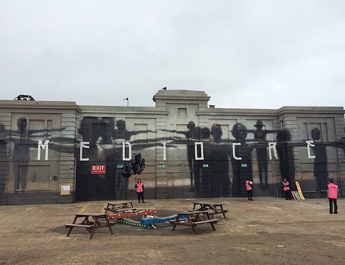      - Dismaland (21 )