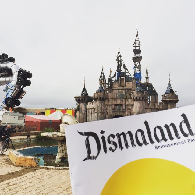В Великобритании открылся мрачный «Диснейленд» - Dismaland (21 фото)