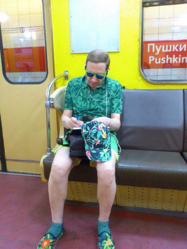 Самые сумасшедшие модники российского метро (24 фото)