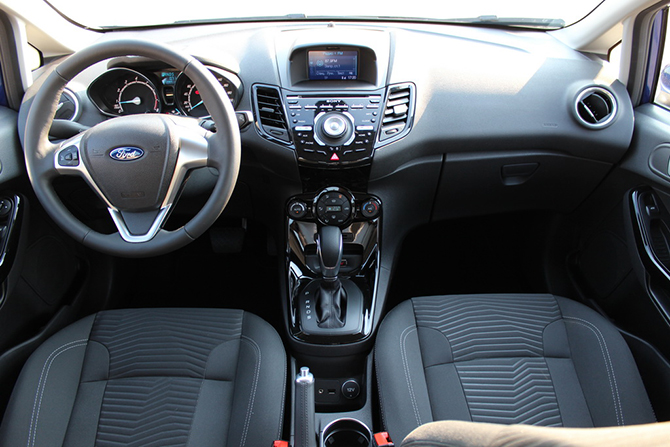   Ford Fiesta 2015   (30 )