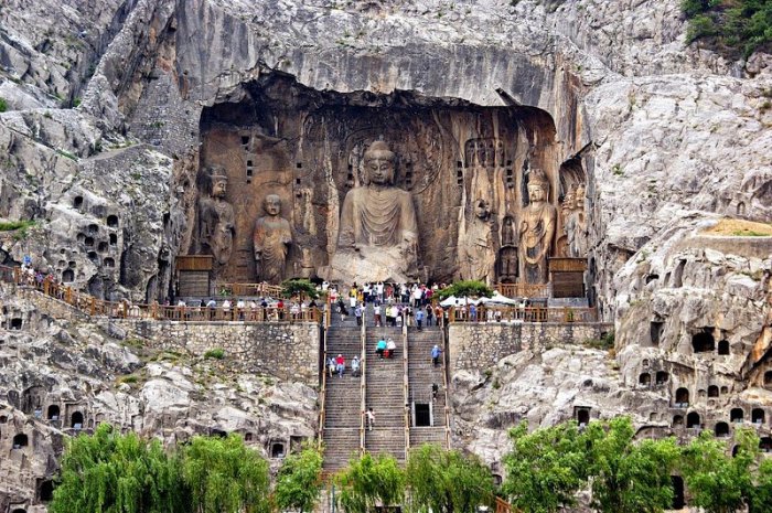 Лунмэнь – каменные пещеры у Драконовых ворот (9 фото)