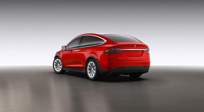 Tesla начала принимать заказы на новый кроссовер Model X (11 фото)