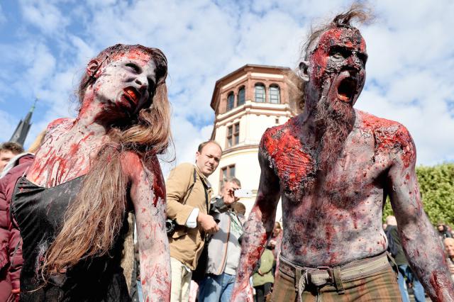 «Парад зомби» в историческом центре Дюссельдорфа (18 фото)