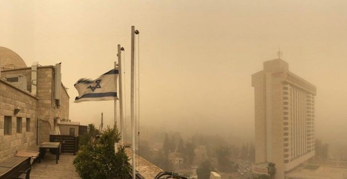  На Израиль обрушилась песчаная буря (21 фото)