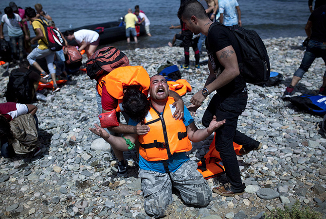 Приключения мигрантов в Европе (32 фото)
