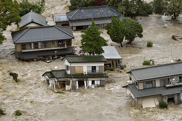 Как Япония спасается от наводнения (11 фото)