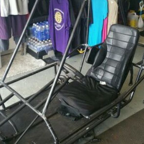Студент-инвалид превратил инвалидное кресло в багги из «Безумного Макса» (8 фото)