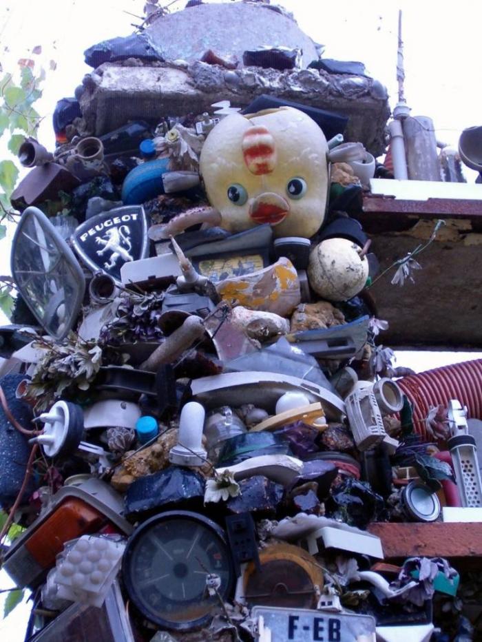 Дом из мусора (16 фото)