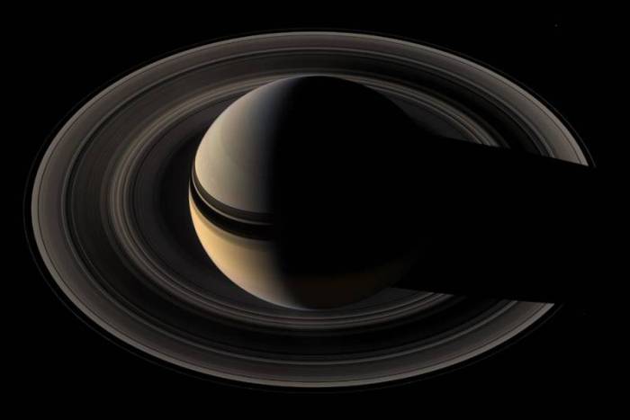 Снимки Сатурна аппаратом Cassini (24 фото)