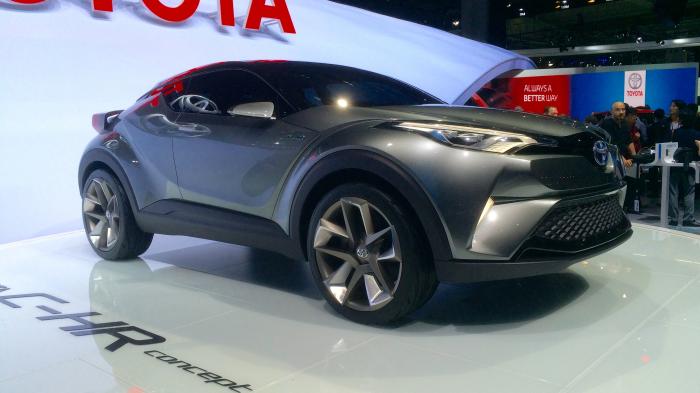 Toyota показала конкурента Nissan Juke (22 фото)