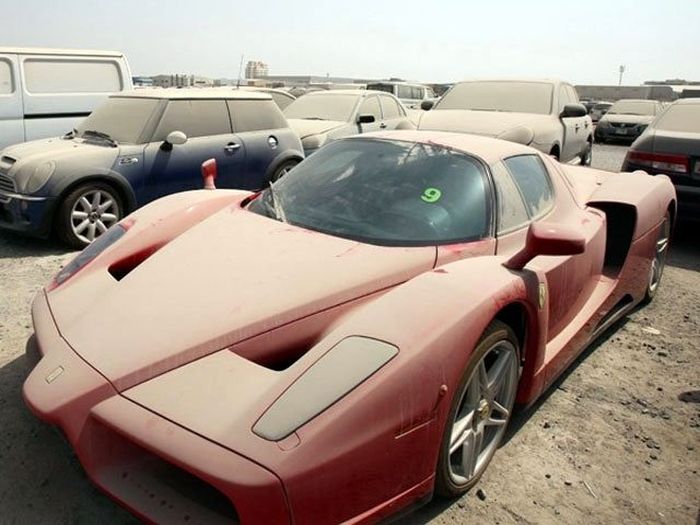 Брошенные суперкары в  Дубаях (5 фото)
