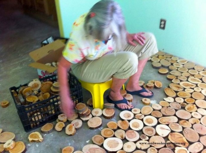 Пол из деревянных дисков (10 фото)