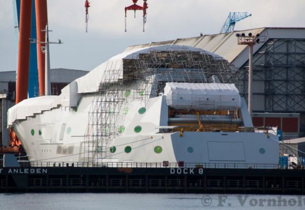 Российский миллиардер купил самую большую яхту в мире (6 фото)