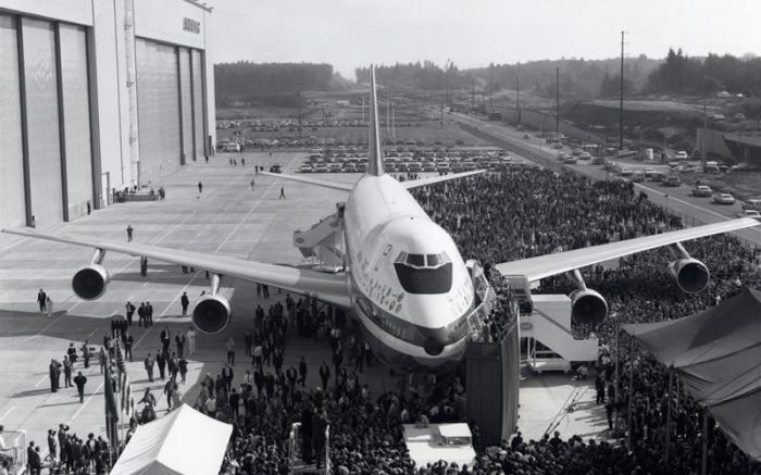     Boeing 747 (13 )