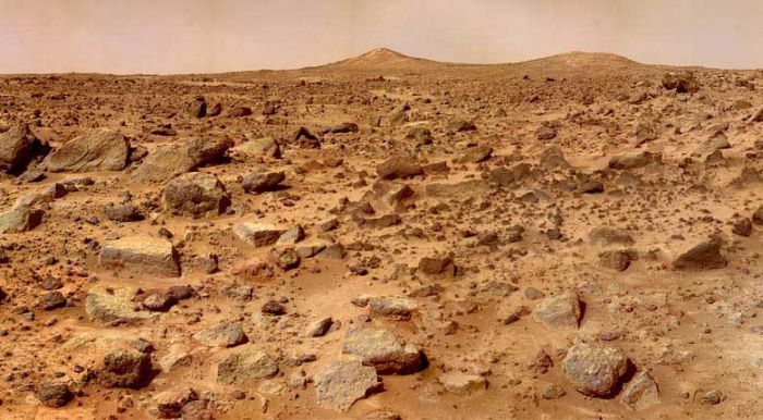 NASA нашло прямые доказательства существования жидкой воды на Марсе (2 фото)
