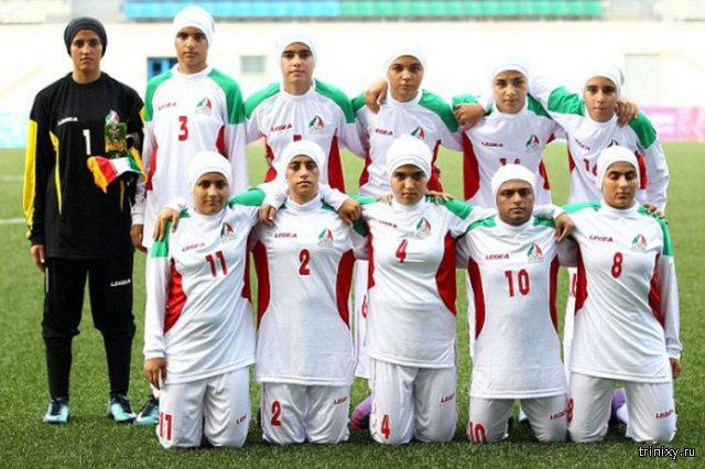 8 футболисток женской сборной Ирана оказались мужчинами (3 фото)
