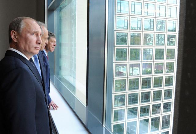 Путин смотрит (48 фото)