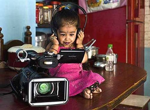 Самая маленькая школьница в мире - Jyoti Amge (5 фото)