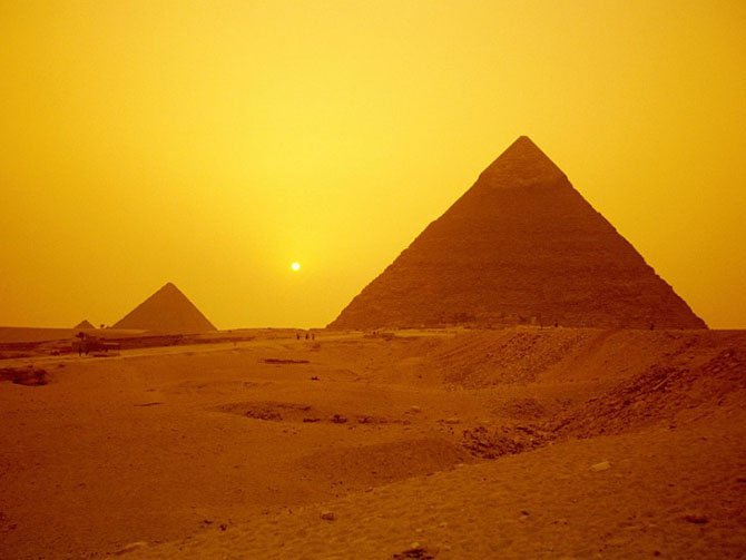 Исторические факты и нелогичные объяснения о пирамиде Хеопса (2 фото)