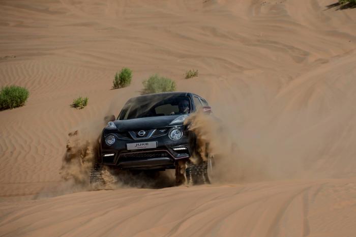 Гусеничный Nissan Juke в пустыне Абу-Даби(11 фото)