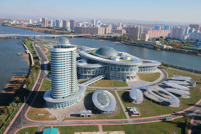 В КНДР открыли современный научно-технический комплекс (8 фото)