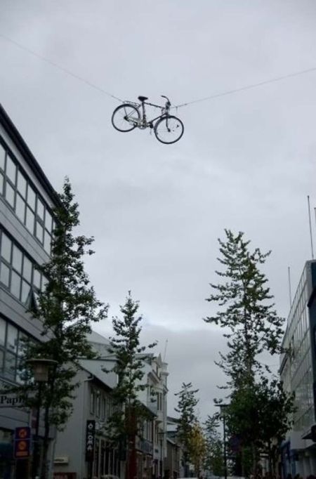 Забавные способы припарковать велосипед (20 фото)