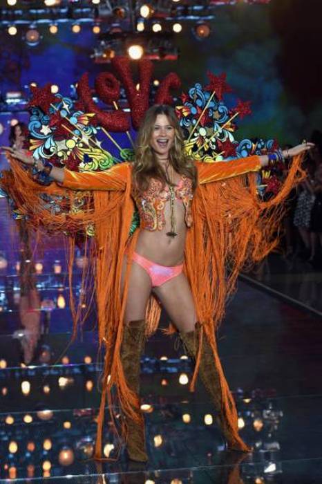     Victorias Secret Fashion Show 2015 (61 )