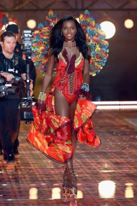     Victorias Secret Fashion Show 2015 (61 )