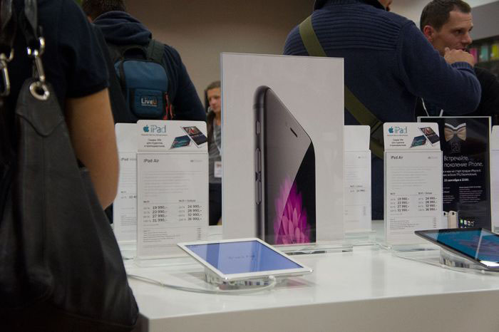 Суд обязал российское представительство Apple выплатить тройную стоимость смартфона (5 фото)