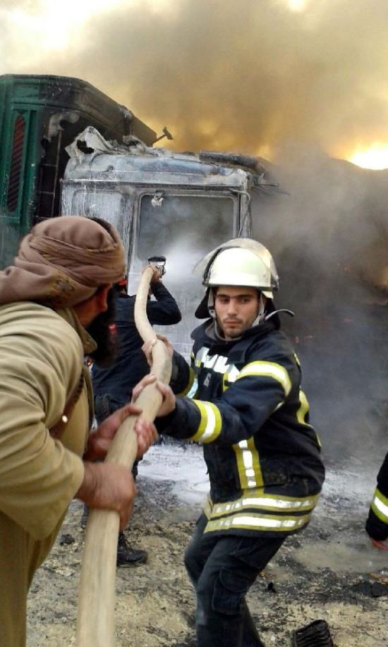 В Сирии разбомбили турецкий конвой с гуманитарной помощью (6 фото)